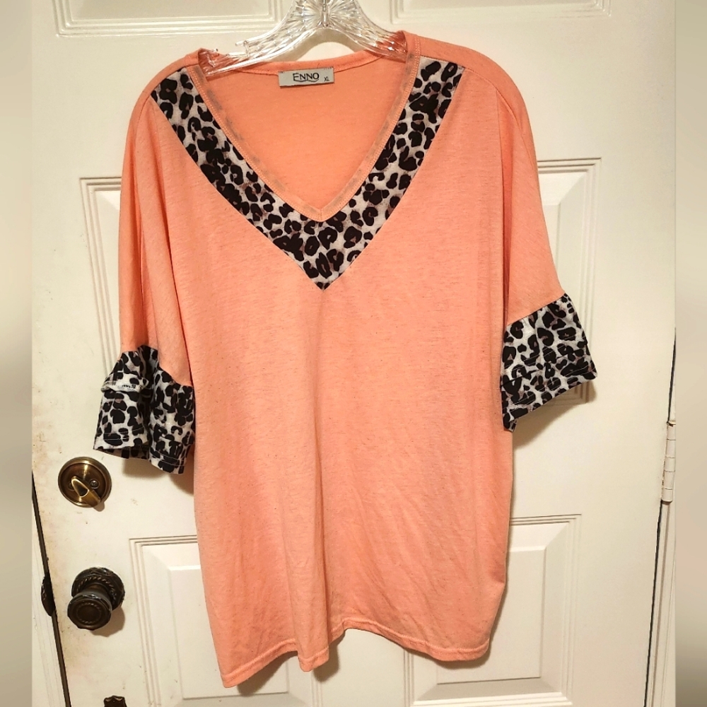 Enno Women's V Neck Leapard and Pink Shirt